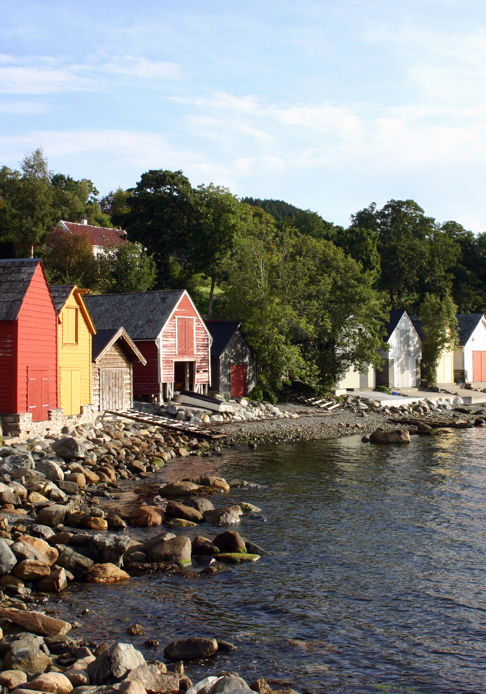 Shows a side view of different jetties - Bryggen Hytte Architectural Project