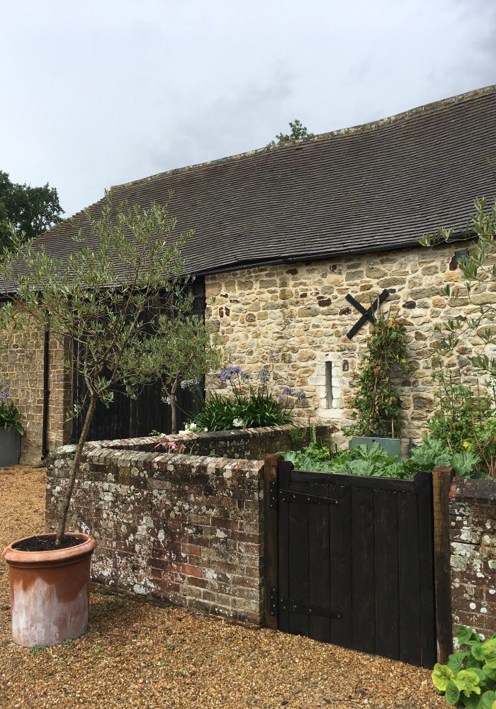 Farmhouse-South-Downs-Renovation_materiality-of-existing-Studio-Barn-in-typical-agricultural-Sussex-vernacular